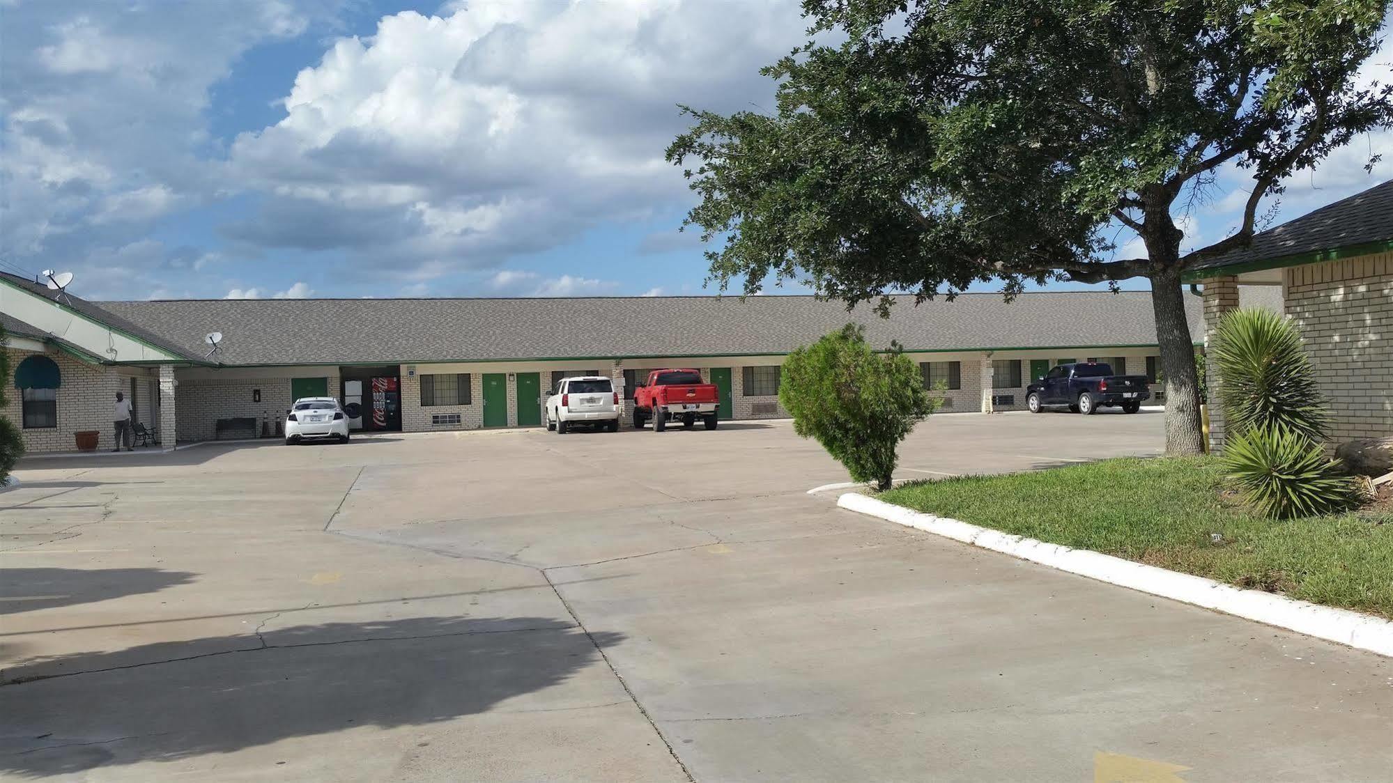 Garden Inn & Suites Hebbronville Exteriér fotografie