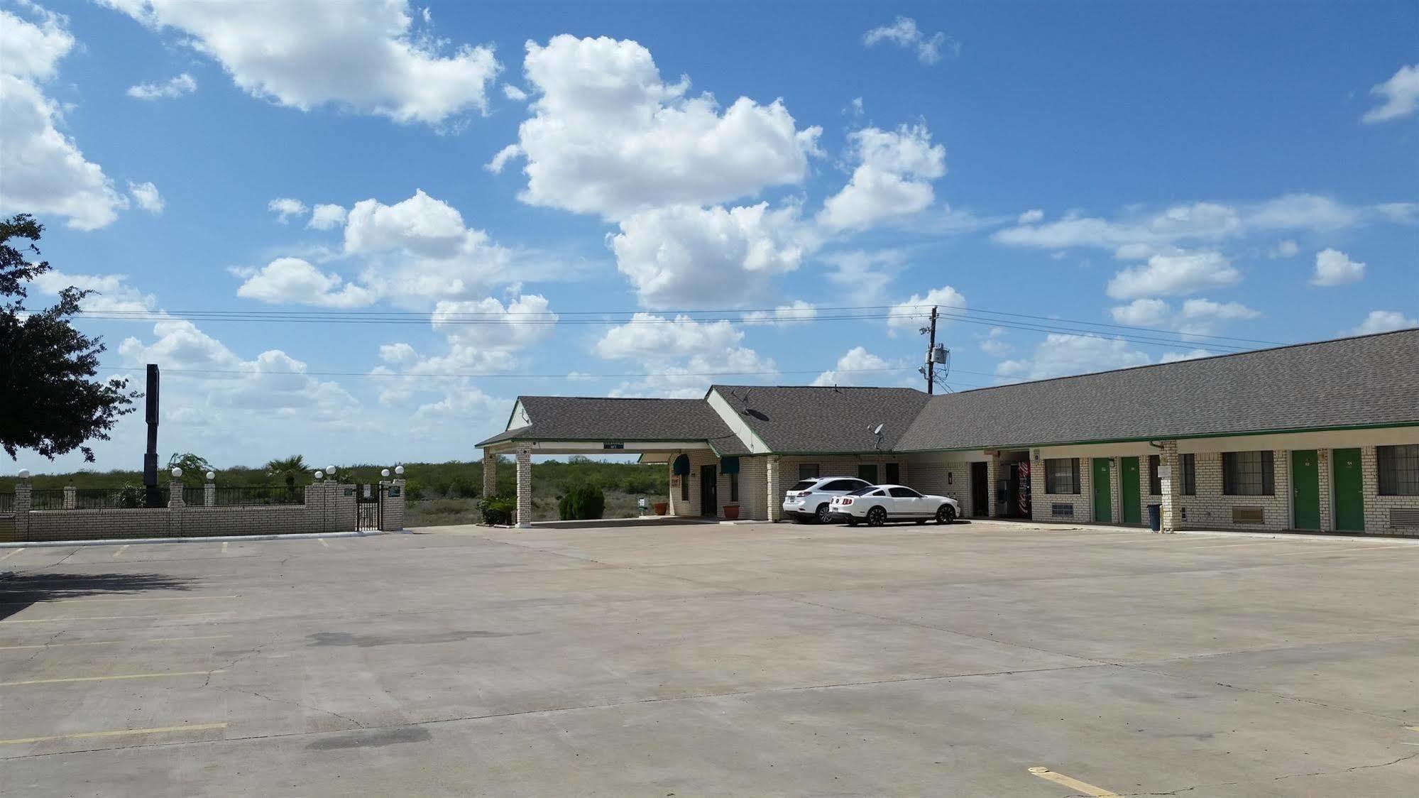 Garden Inn & Suites Hebbronville Exteriér fotografie